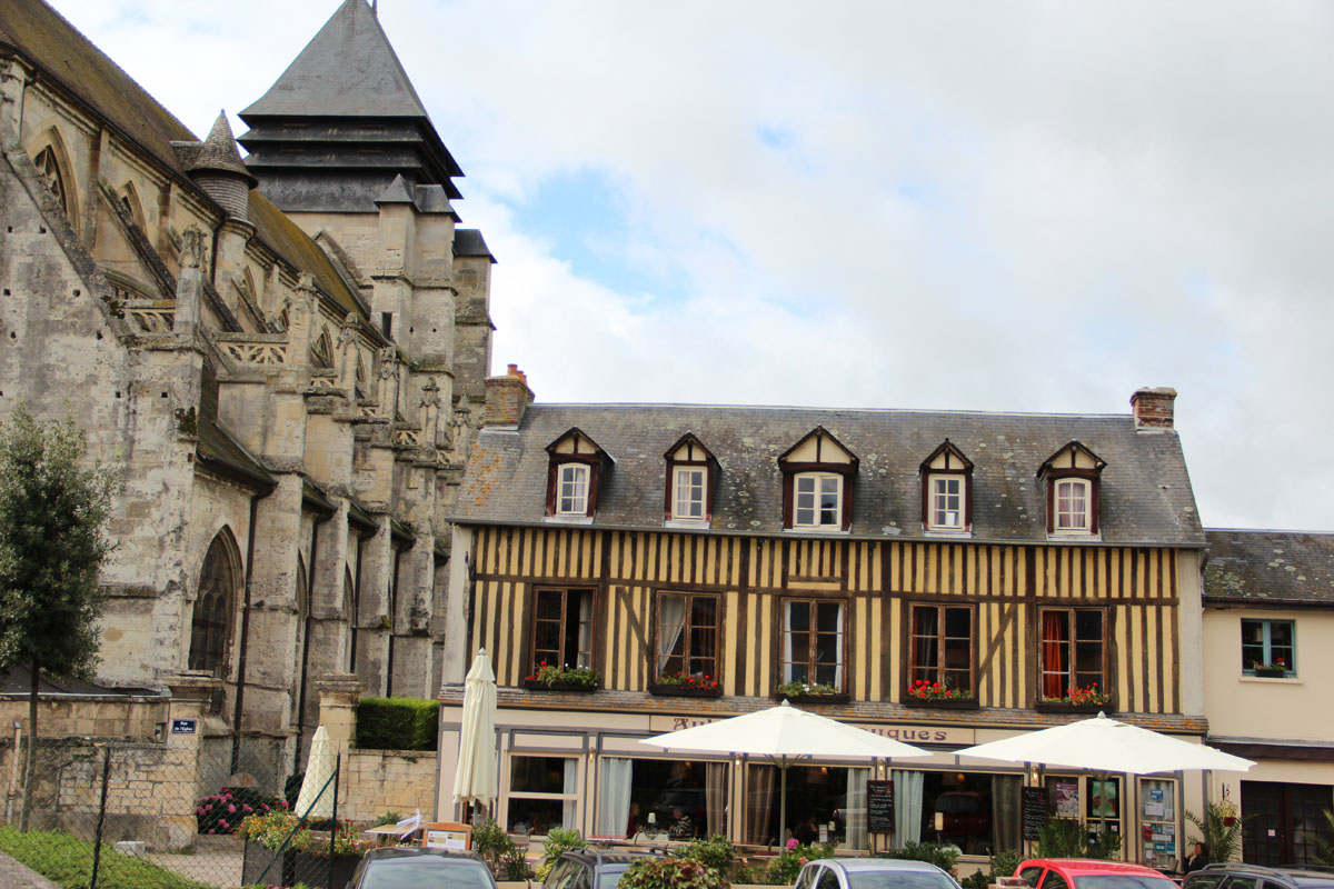 Pont l'Eveque eglise et restaurant