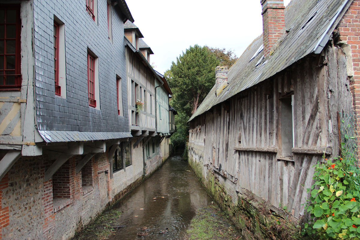 Riviere traversant la ville