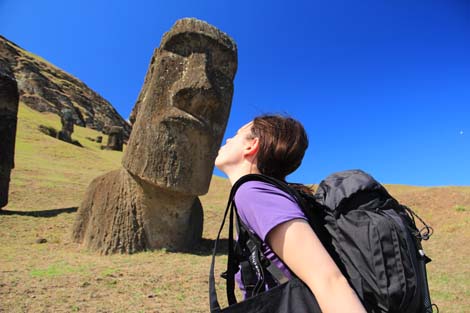 Elodie bisou moai