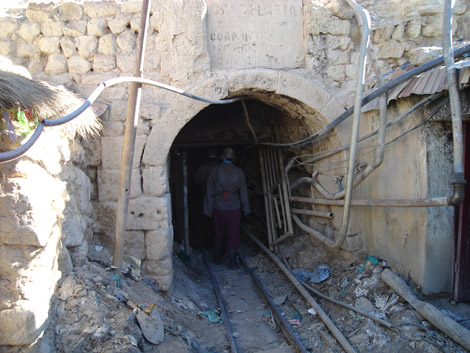 Entrée d'une mine à Potosi