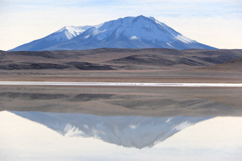 lac et reflet montagne