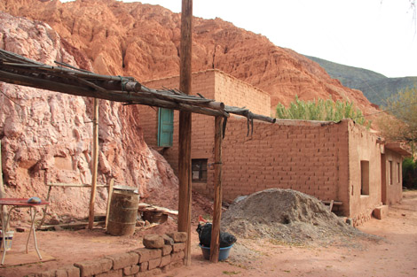 Humahuaca maison sans crépit avec terrasse en bois