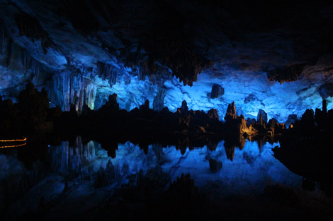 Dans la grotte 6