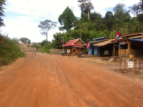 le poste-frontière… côté Cambodgien!