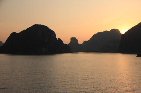 Coucher de soleil sur la baie d'Halong