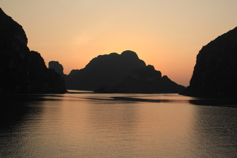 Baie d'halong coucher de soleil 3