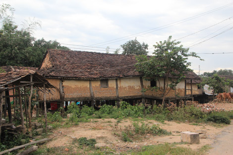 Une maison de briques et de bois!