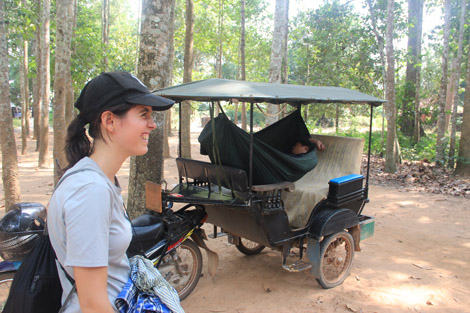 Notre chauffeur de tuk tuk s'est endormi...