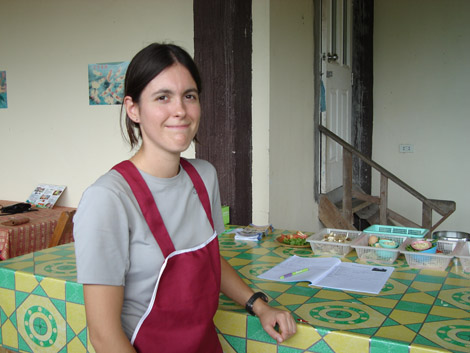 Élodie en cours de cuisine