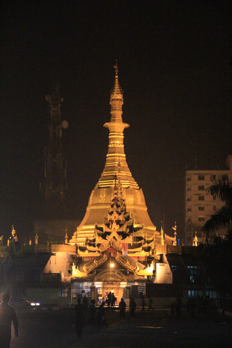 A Yangon, la nuit