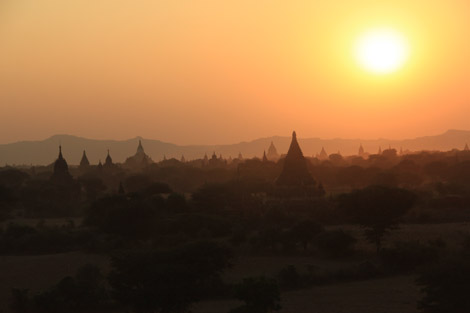 Couché de soleil à Bagan