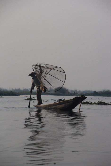 Pêcheur et nasse