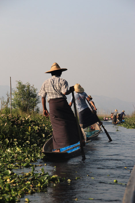 Pêcheurs en route vers leur lieu de labeur…