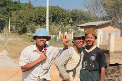 Au retour, les jeunes ouvriers me demanderont de les prendre en photo…