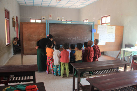 Petite école d'un village près d'Inle