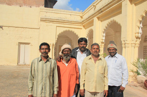 Hommes d'une famille Indienne