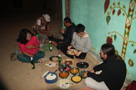 Repas Coréen en plein désert Indien