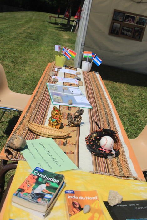 Stand à la fête du village d'Elodie, pour parler "voyage".